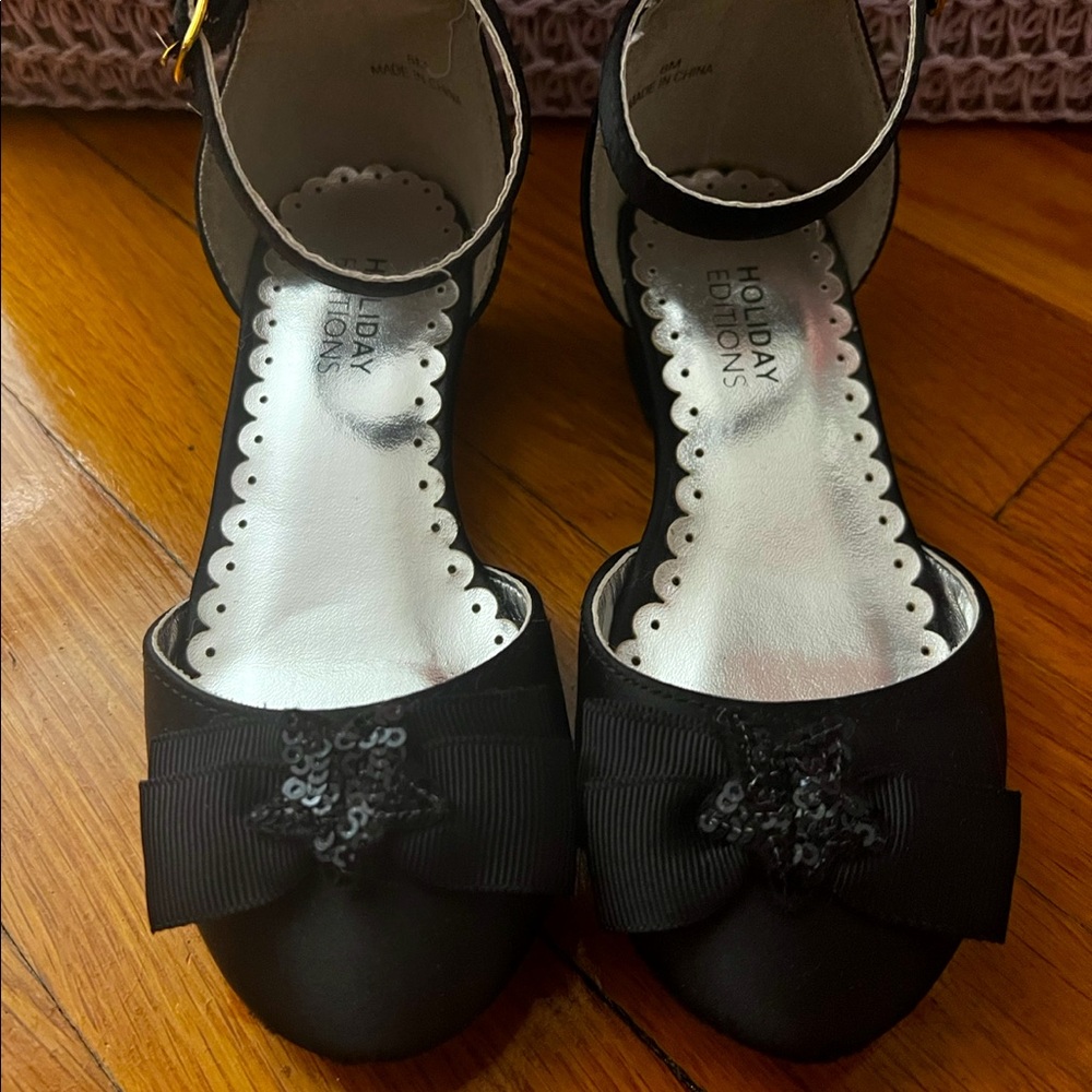 Girls Dress Shoes. Size 8.